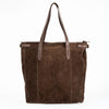 Maxi bolso de reno gamuza modelo DOMINGA color chocolate marca _BRAVA vista trasera, gran capacidad interior, se lleva al hombro o cruzado.