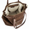 Maxi bolso de reno gamuza modelo DOMINGA color chocolate marca _BRAVA vista interior, gran capacidad interior, se lleva al hombro o cruzado.