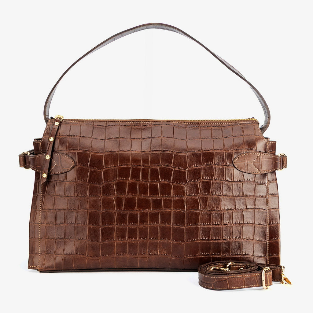Cartera de cuero croco café, línea estructurada con correa desmontable  cierre con cremallera y bolsillo interior, modelo Michelle marca _BRAVA, vista frontal.