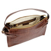 Cartera de cuero croco café, línea estructurada con correa desmontable  cierre con cremallera y bolsillo interior, modelo Michelle marca _BRAVA, vista interior.