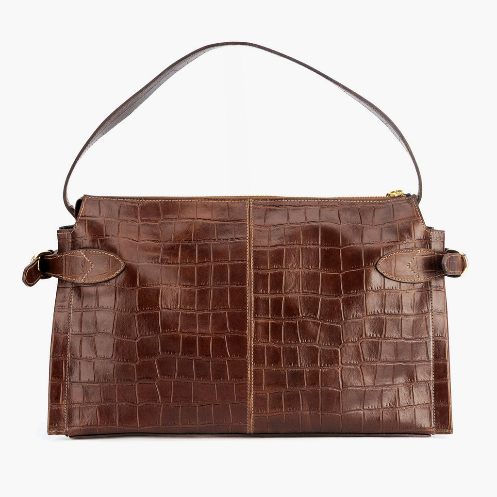 Cartera de cuero croco café, línea estructurada con correa desmontable  cierre con cremallera y bolsillo interior, modelo Michelle marca _BRAVA, vista trasera