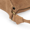 cartera bandolera de gamuza color caramelo modelo REBECA, marca BRAVA, vista detalle