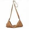 cartera bandolera de gamuza color caramelo modelo REBECA, marca BRAVA, vista frontal, manilla estirada