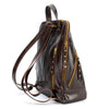 Mochila de cuero moro CECILIA, vista lateral con doble cierre y tiradores de cuero con remaches dorados
