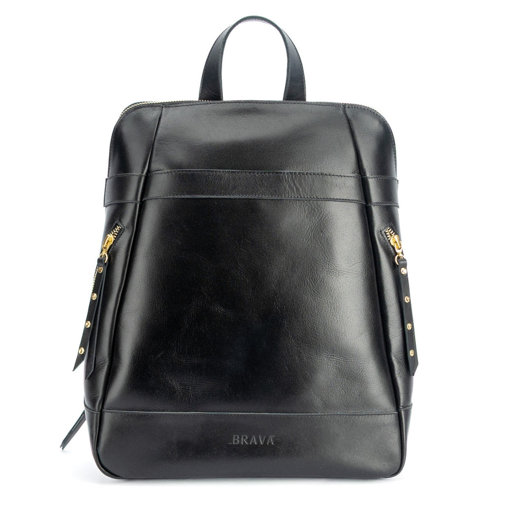 Mochila ejecutiva de cuero negro modelo CECILIA de _BRAVA, vista frontal con bolsillos con cierre